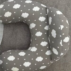 Momcozy breastfeeding pillow.